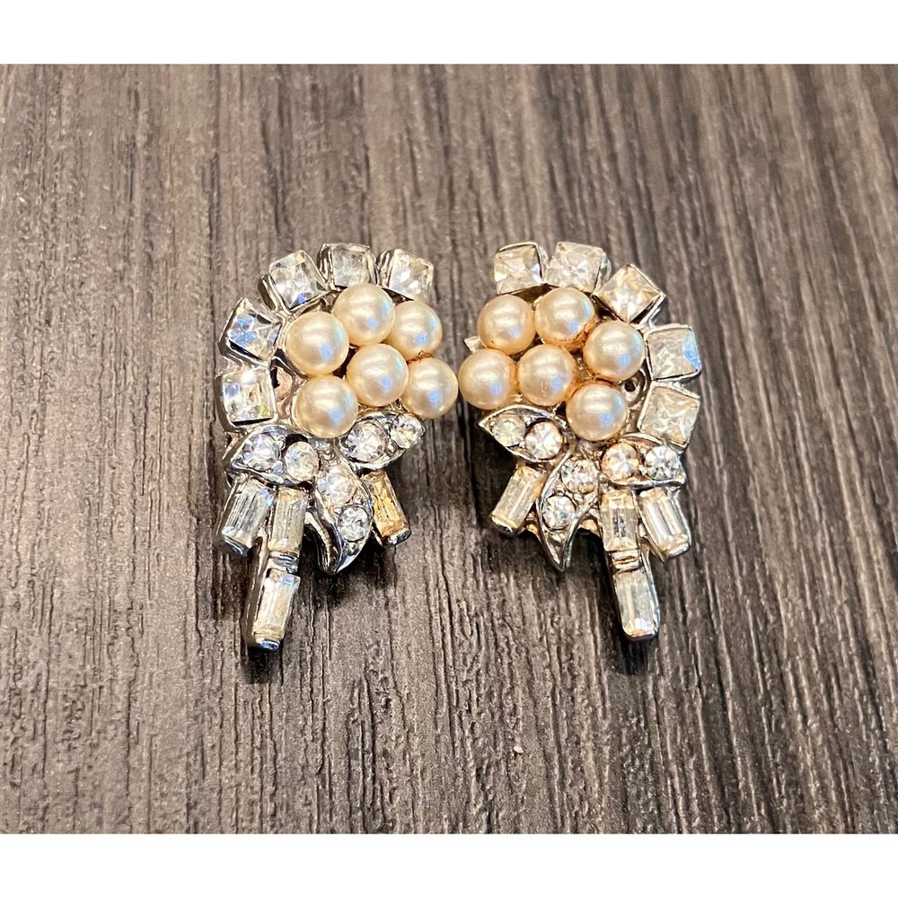 Women's Clip On Earrings OS Silver Tone Faux Pearl Rhinestone Vintage Spray